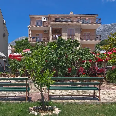 Sutic Guest house 3*