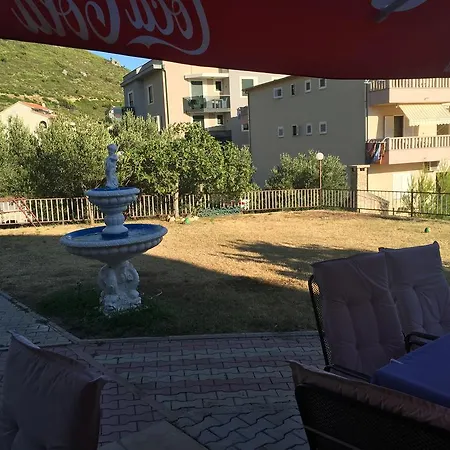 Sutic Guest house Promajna
